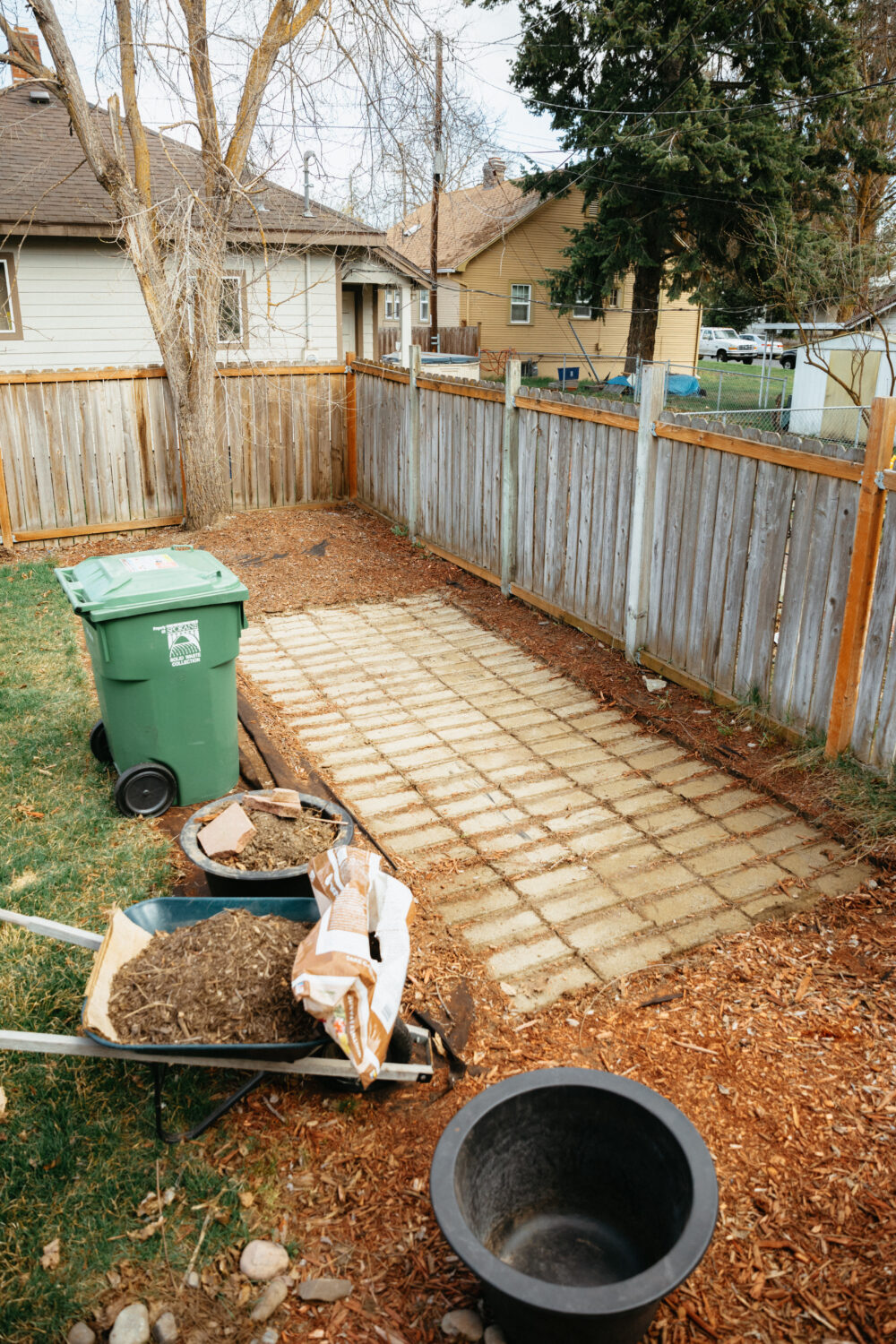 Se eliminaron los adoquines para la preparación de bricolaje Fire Pit - TheMandagies.com