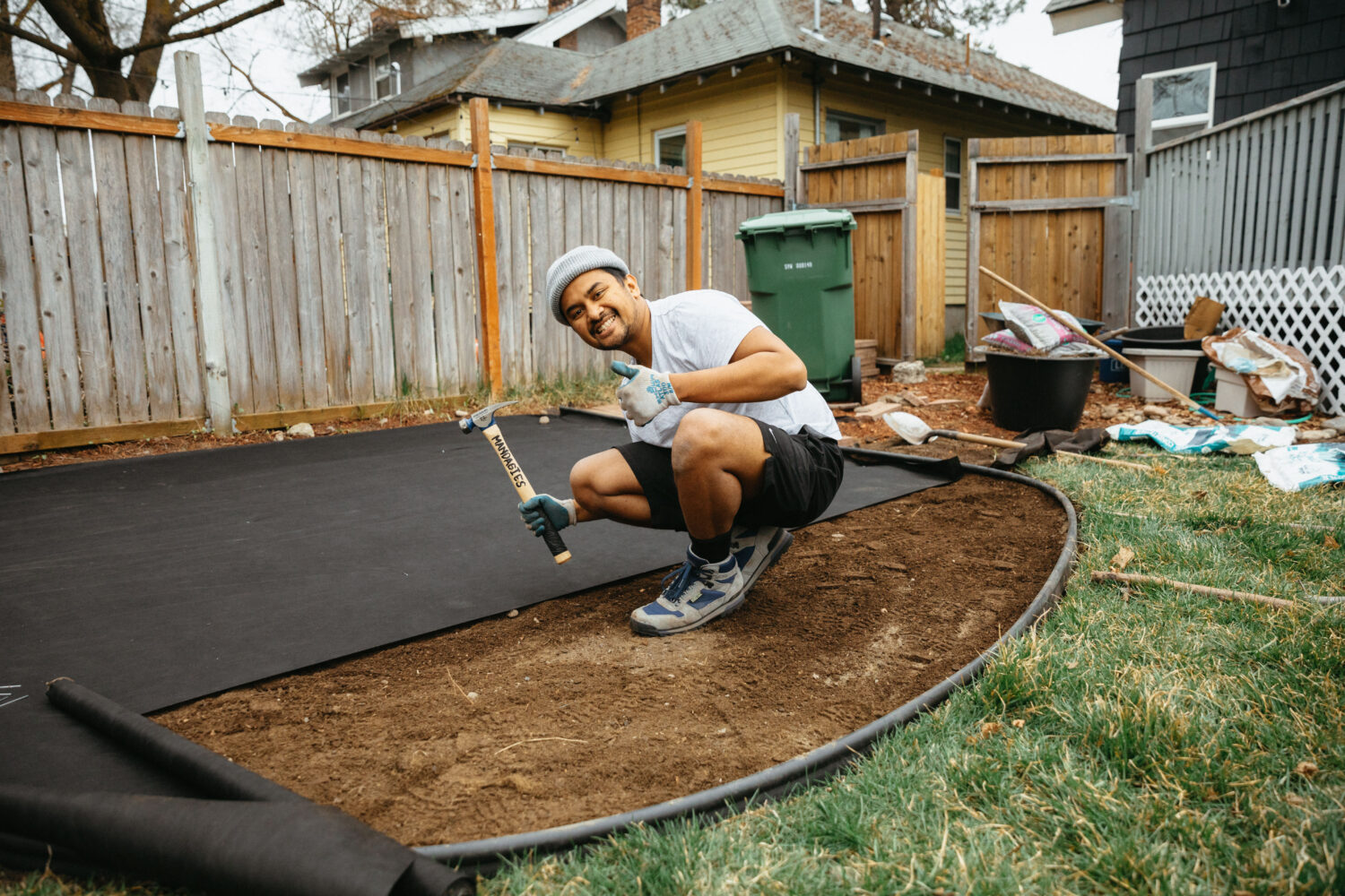 Cómo construir una fogata en el patio trasero - TheMandagies.com