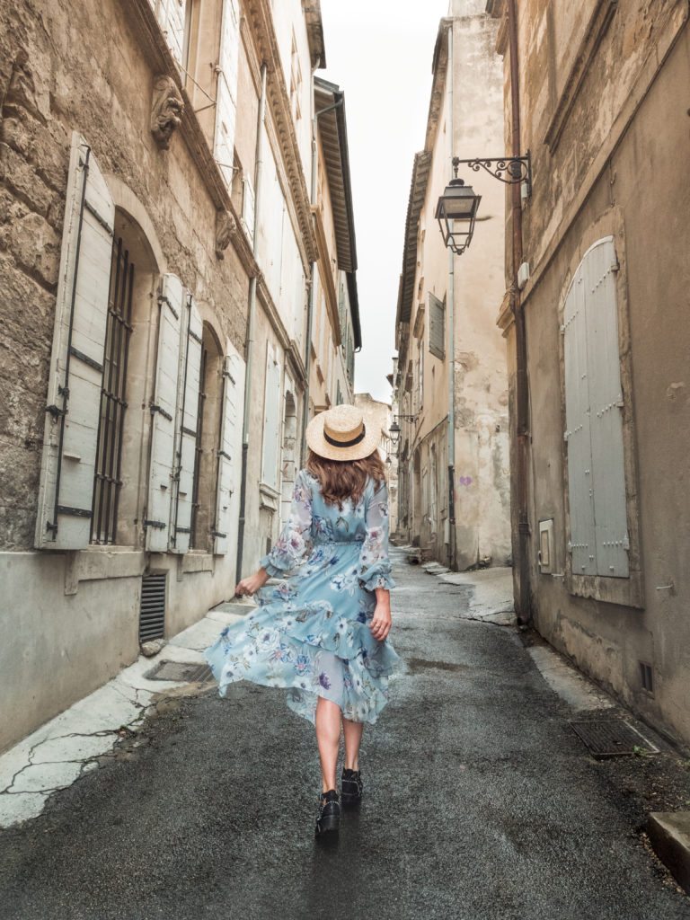 Ciudad de Arles en Provenza MUNDO DE AMOR CAMINANDO