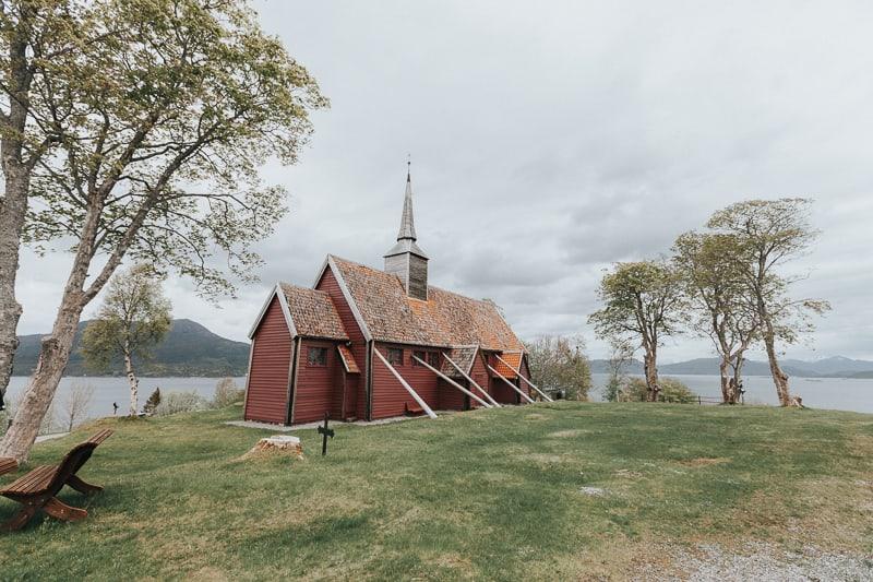 Iglesia de madera de Kvernes Atlantic Road Norway