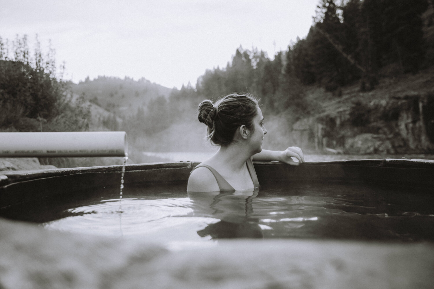Emily Mandagie en aguas termales cerca de Stanley, Idaho