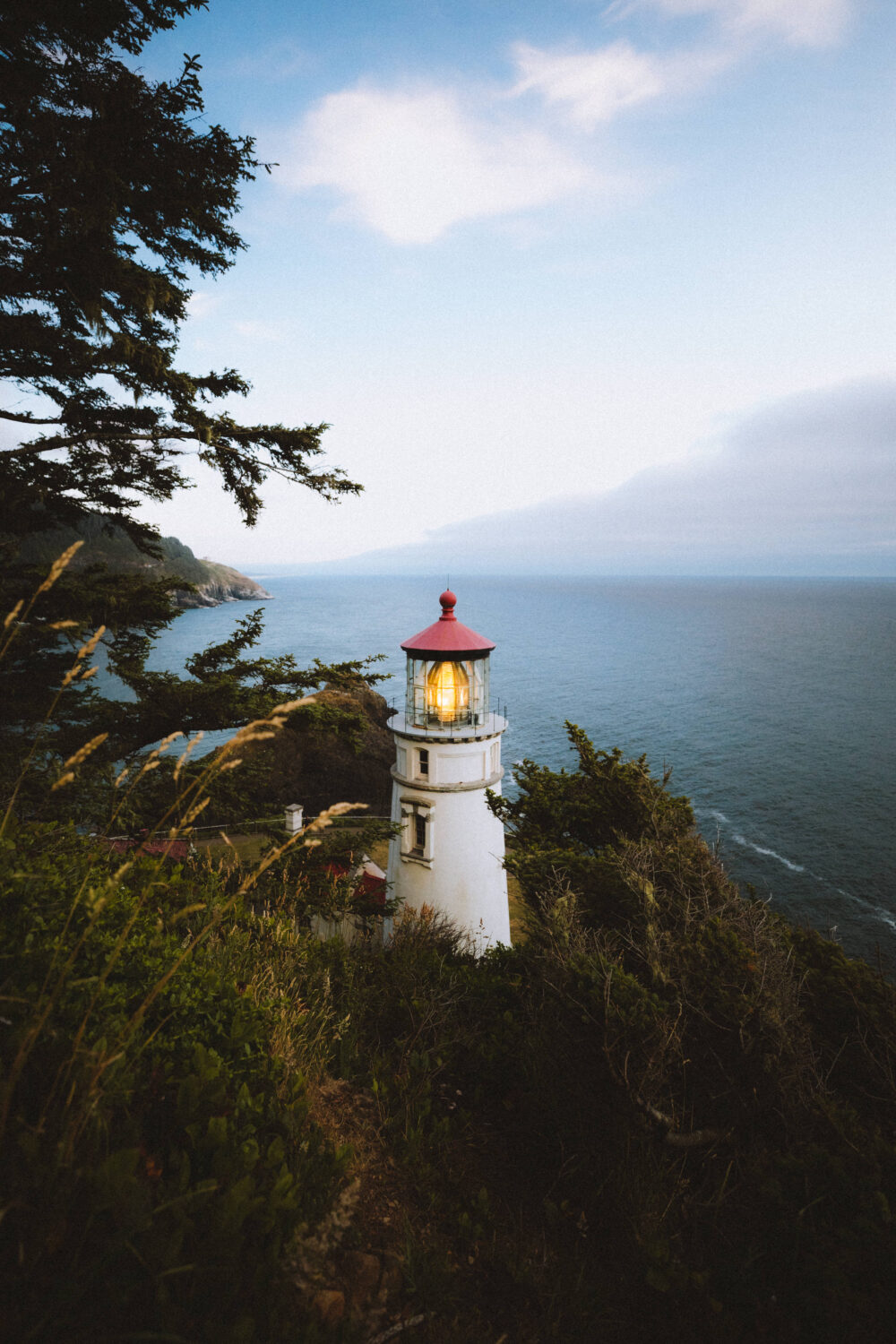 ¿Busca actividades en el centro de Oregon? Compartimos viajes de 10 días desde Eugene, Oregon, incluidos Cape Perpetua, McKenzie River Corridor, Proxy Falls, Heceta Head Lighthouse y más. #oregón # Eugene #capeperpetua # #proxyfalls #pacificnorthwest #PNW #cascades #fotografía #salida del sol # faro #oregoncoast