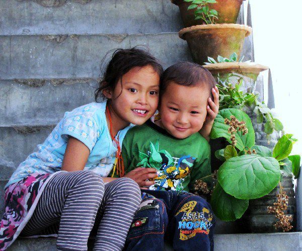 Niños sonrientes de Bután