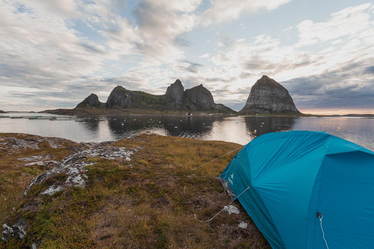 Camping salvaje en husøya, træna, Noruega