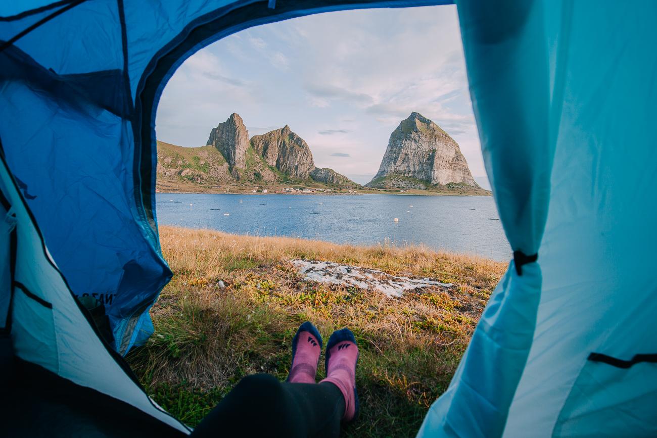 Camping en la isla de Træna, costa de Helgeland Noruega