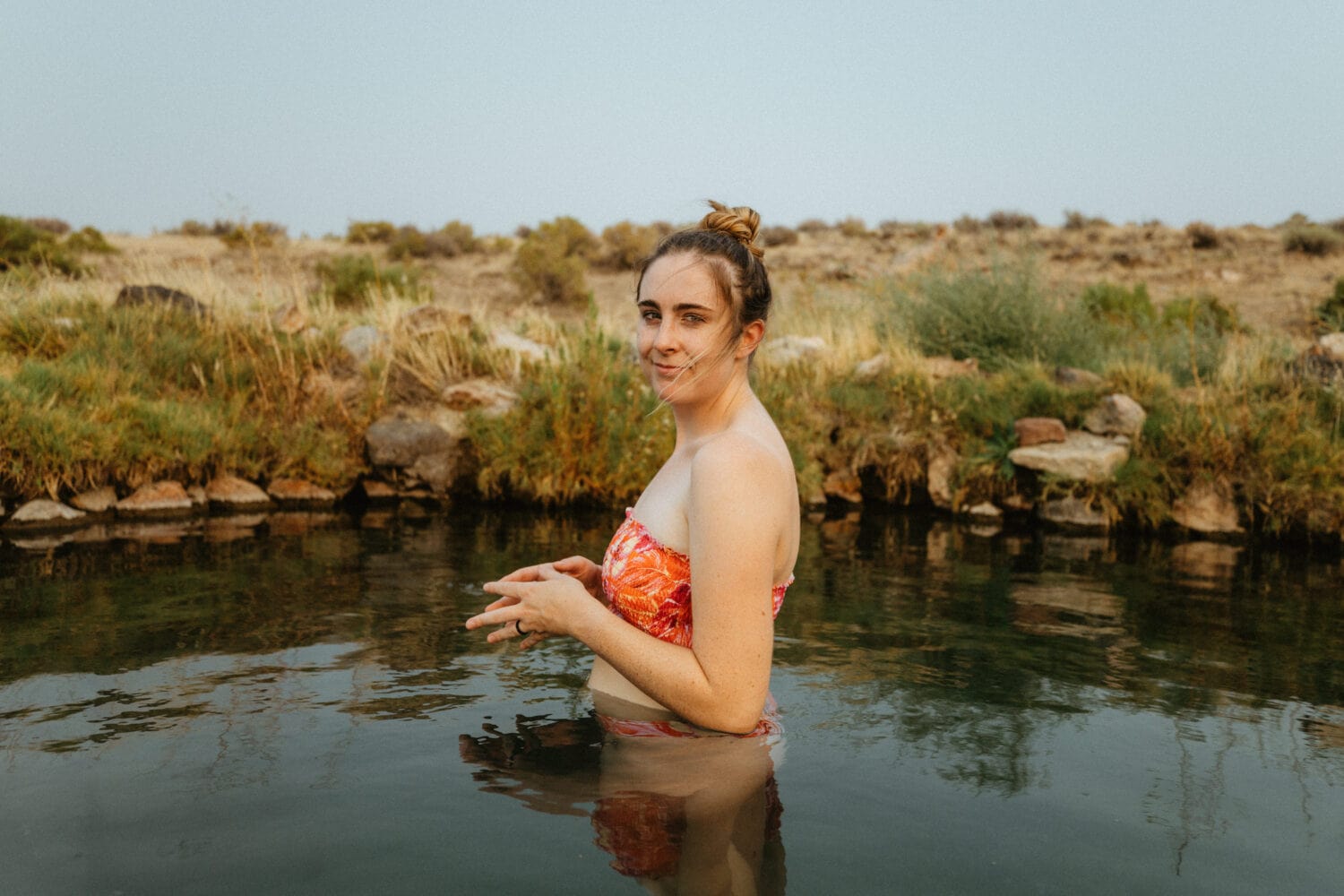 Emily Mandagie en Willow Creek Hot Springs - Este de Oregón