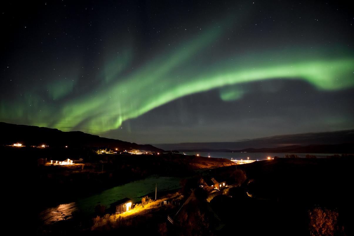 Aurora Boreal sobre Kokelv, Finnmark, Noruega