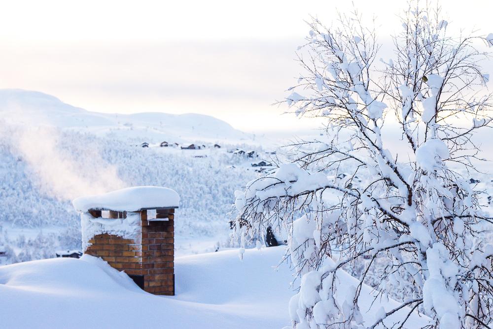 Refugio de montaña Noruega nieve