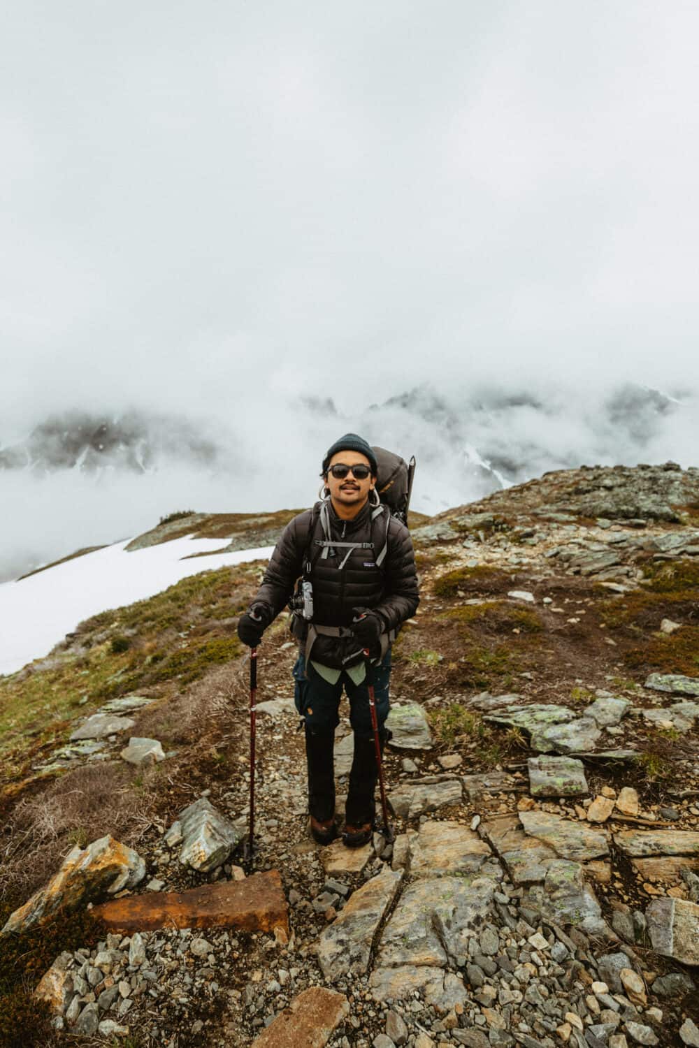 Berty Mandagie caminatas al campamento glaciar Sahale