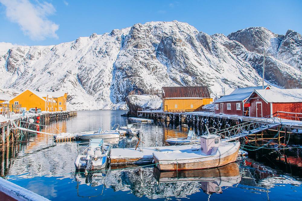 Nusfjord Lofoten Noruega invierno nieve marzo