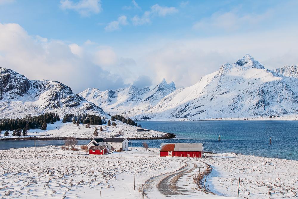 Lofoten, Noruega en marzo de nieve del invierno