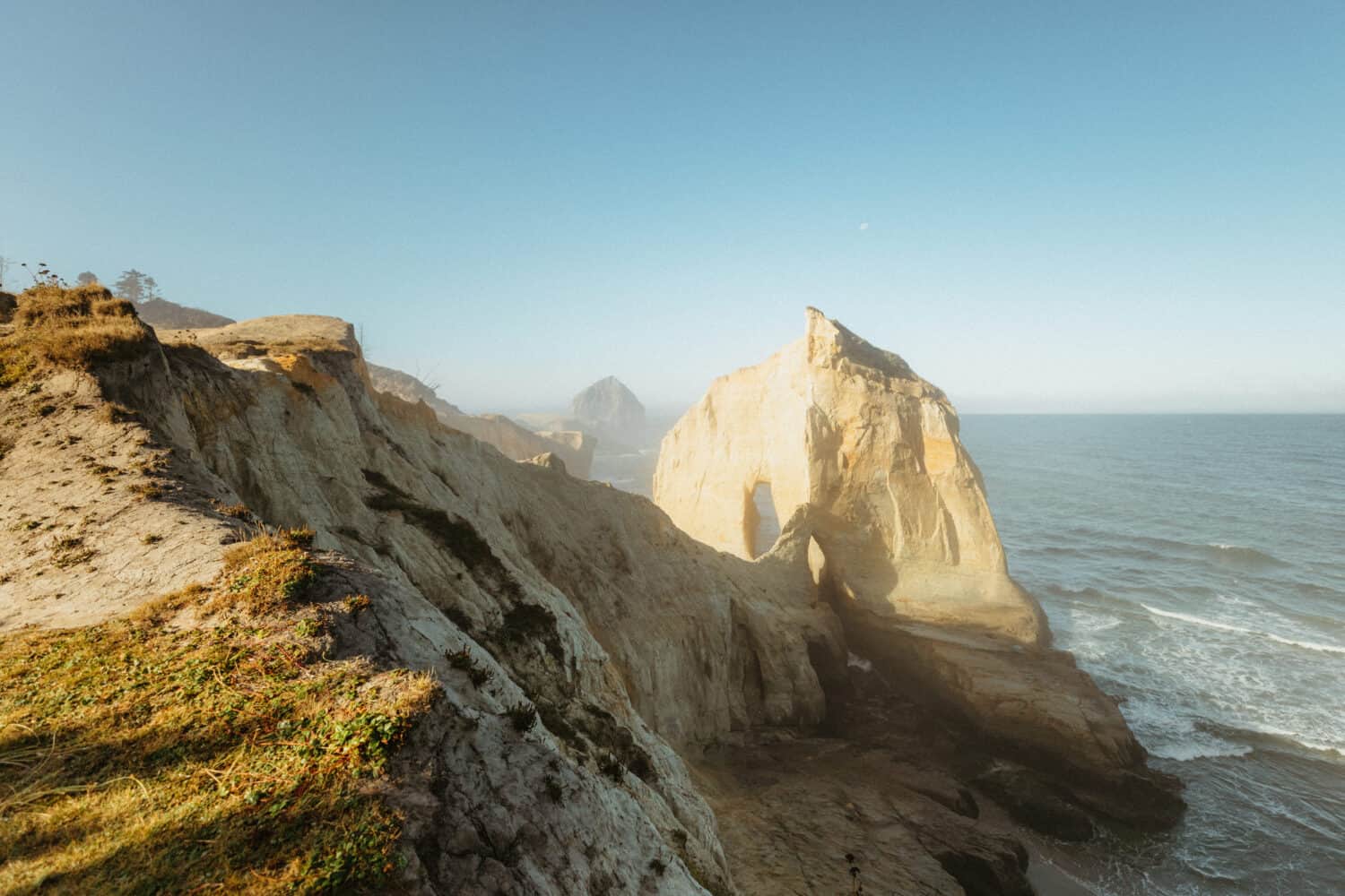 Acantilados de arenisca en el área natural estatal de Cape Kiwanda - Pacific City