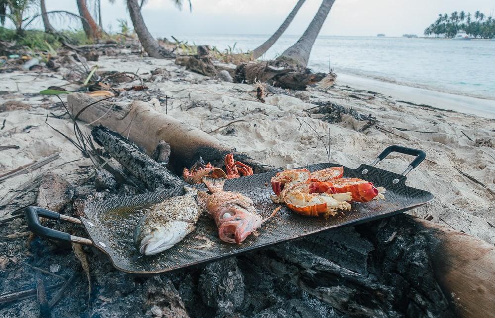 Asar langostas Islas San Blas navegando en Panamá