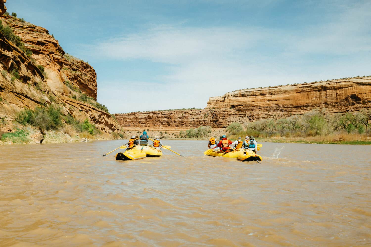 Remando por el río Colorado en Ruby Horsethief Canyon