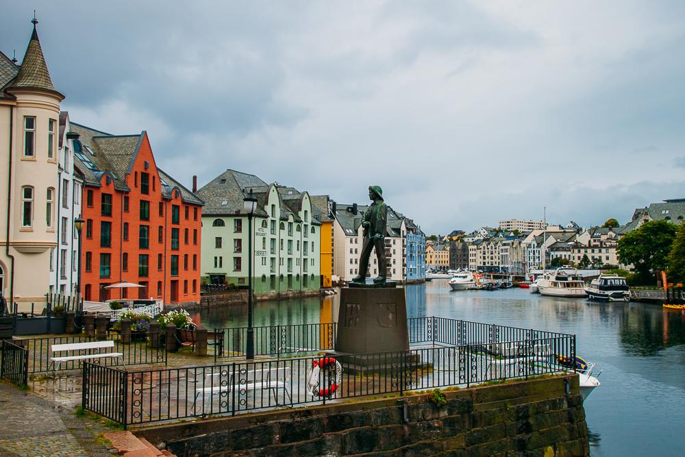 recorrido por la ciudad de alesund noruega