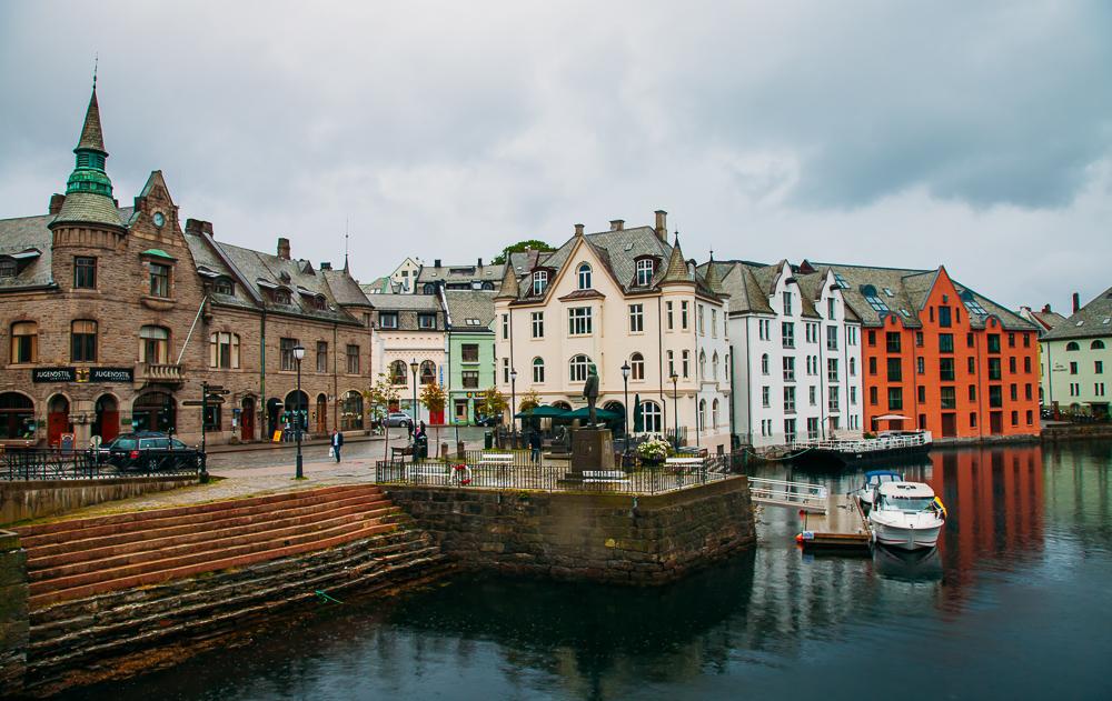 Arquitectura Art Nouveau del centro de la ciudad de ålesund