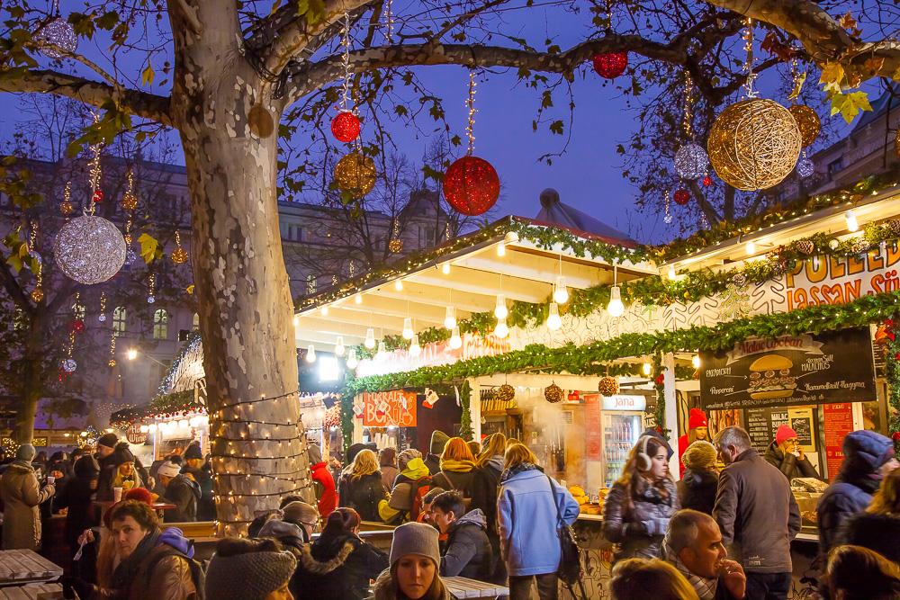 Mercado de Navidad Budapest Plaza Vorosmarty