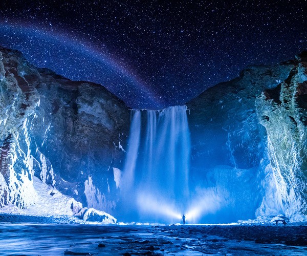 Cascada de Skogafoss en la noche, Islandia