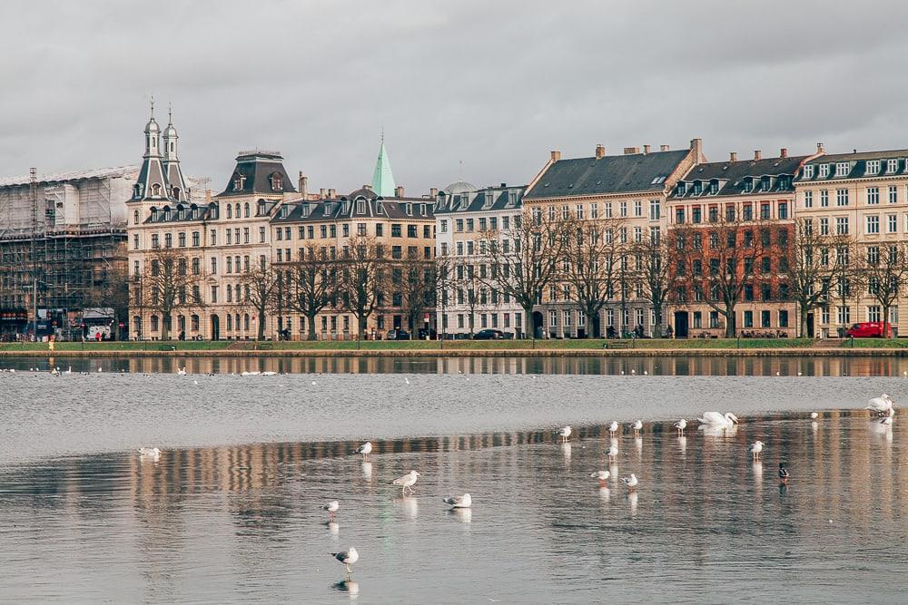 río helado de invierno de copenhague