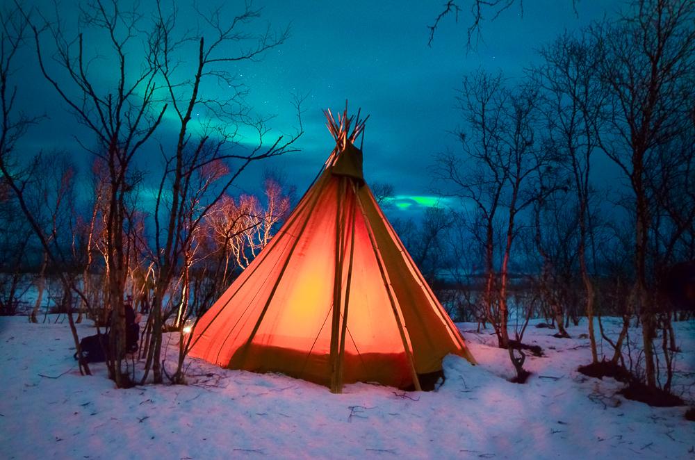 abisko auroras boreales foto tipi luces sobre laponia suecia