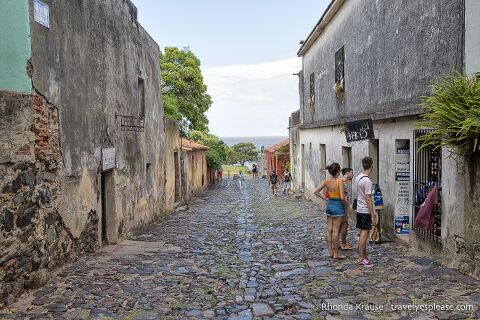 Calle empedrada en Colonia del Sacramento.