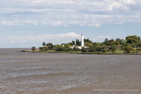 Río de la Plata y el faro de Colonia del Sacramento.