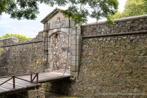 Puerta de la ciudad de Colonia del Sacramento.