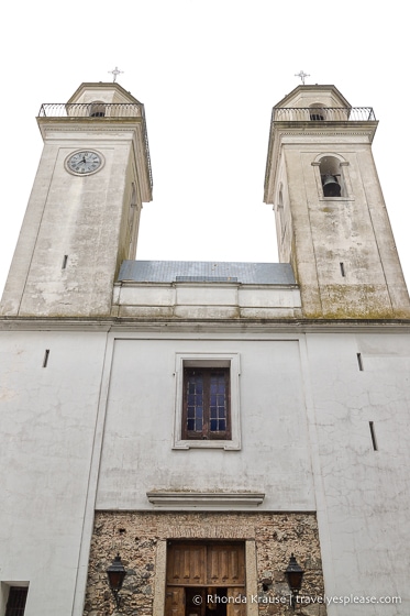 Exterior de la Basílica del Santísimo Sacramento en Colonia del Sacramento.