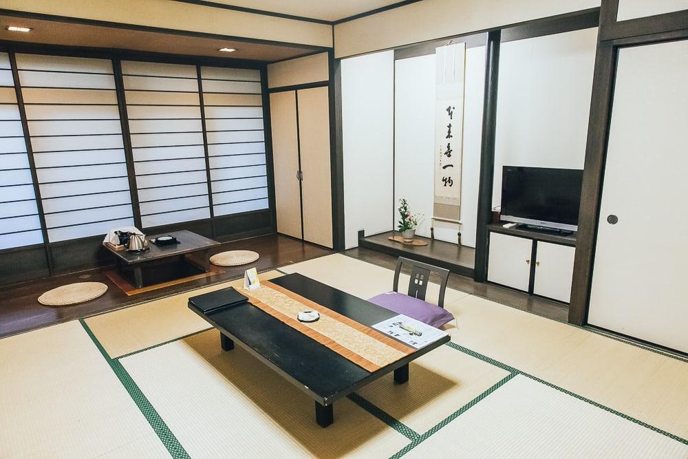 sala de tatami japonés ryokan yamaguchi