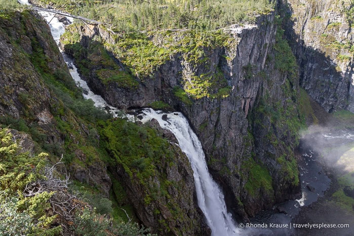 Mirando hacia la cascada y el valle.