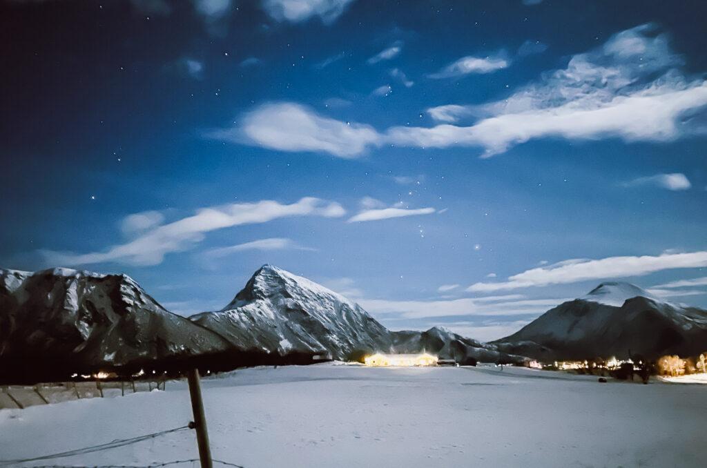 Sube en la noche de Noruega